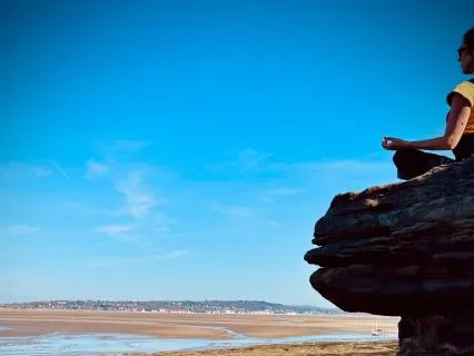 Simple Relaxing Breath Awareness With Grounding Vayu Mudra