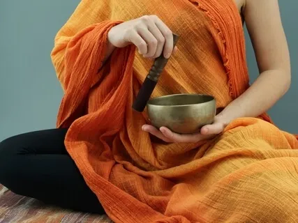 Singing Bowl (Low E) With Intuitive Singing For Heart & Sacral Chakras