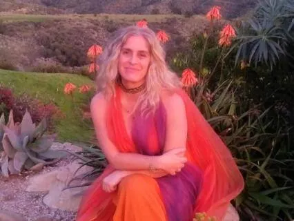 Sleep Soundly - 8 Hours Of Ocean Waves & Gentle Rain