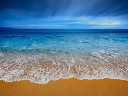 Sleeping Under Waves – 8 Hours Ocean & White Noise