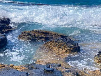 Sloshing Tidepools of Hawaii