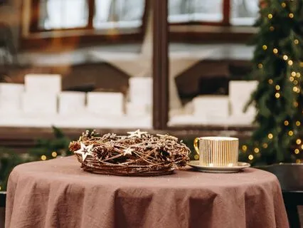 Snowfall Christmas Cafe Jazz & Fireplace Sounds