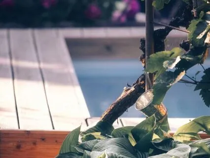 Soothing Hot Tub Ambience - Binaural Bubbling & Gentle Hiss