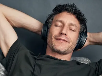 Soothing Night Breeze And Sea Waves To Wind Down