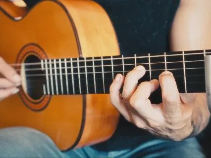 Soothing Tones: Gentle Acoustic Guitar
