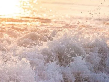 Sound Bath With Waves Crashing For Deep Slumber