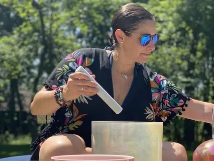 Sound Healing Through Crystal Bowls - Vibrant & Soothing Tones To Meditate