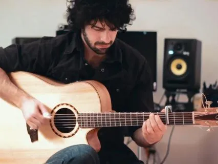 Start Your Day With Vibrant Guitar Melodies