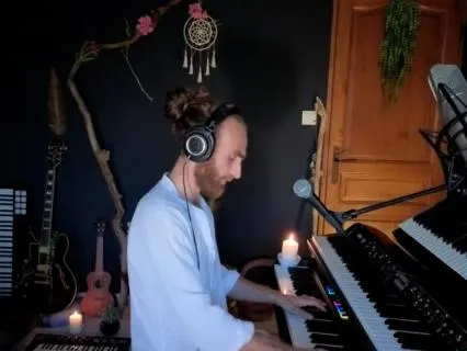 Strawberry Full Moon Live - Piano & Ethereal Voice (Part.1)