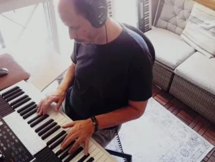 Summer Mornings - Solo Piano Improvisation (1)