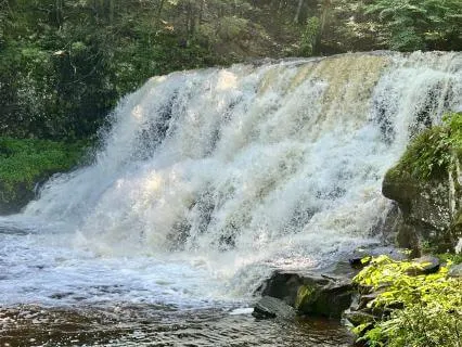 Summer Waterfall Sounds & Brown Noise
