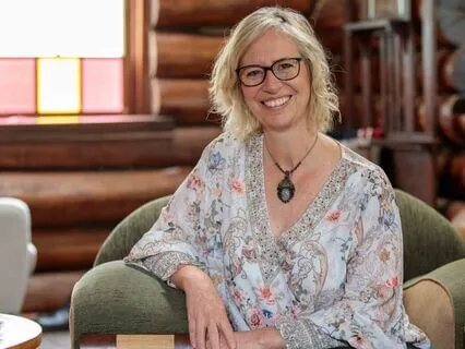 Synchronicities &Collective Consciousness W Elizabeth Elenor