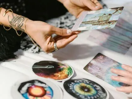 Tarot: Be Careful Who You Trust