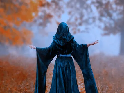 Nine Divine Days: Day 8. The Priestess