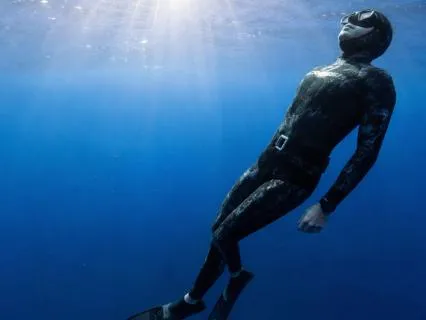 The Diver's Anchor — 1 Minute In The Deep