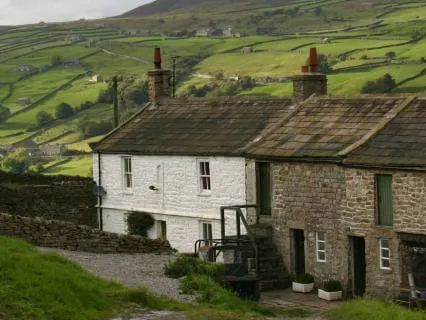 The Inn - Bedtime Story With 10 Hours Of Thunderstorm Sounds