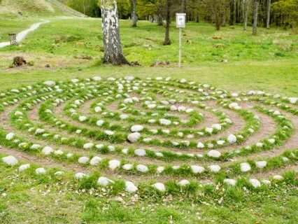 The Labyrinth Of Spring (Follicular Phase) Meditation