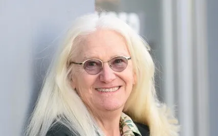 The Man Is Inside The Wo/man