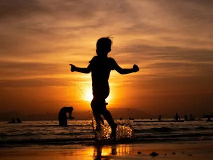 The Memories Of A Child - Remembering Love