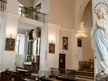 The Rosary - The First Joyful Mystery - Whispered