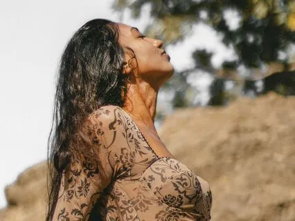 Throat Chakra Sound Healing: Express Your Authentic Beauty