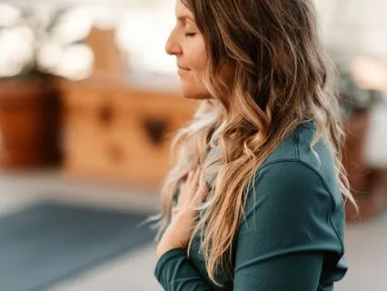 Throat Chakra Yoga Nidra | Bhramari Breath