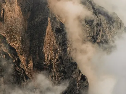 Tibetan Deep Chanting - River Birds