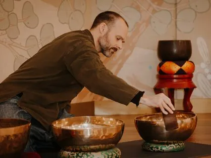 Tibetan Singing Bowls In B