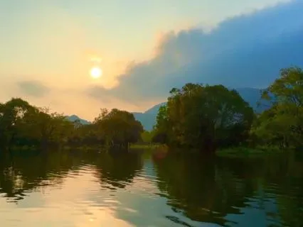 Tranquil Lake At Dawn: 432Hz Meditation Music With Birdsong