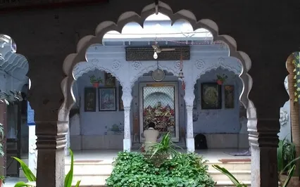 Tuma Bina Rayo Na Jay - Mira Bhai Bhajan