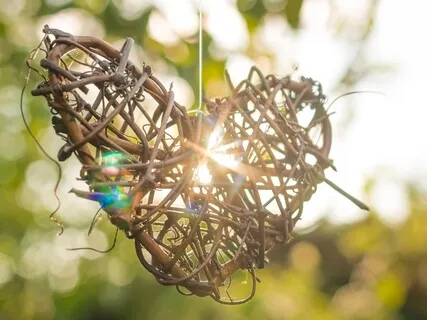 Using The Frequency Of Love To Soothe Our Thoughts