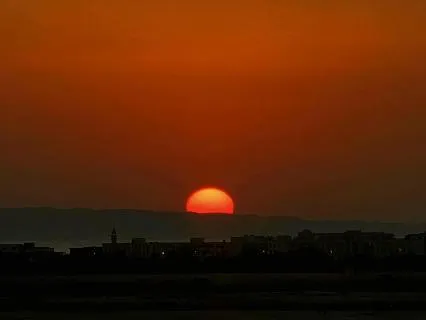 Velvet Dusk: Ambient Music & Binaural Beats for Sleep