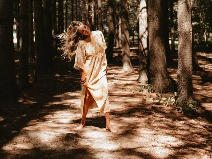 Vibe + Flow: A Quick Movement Meditation To Set You Free