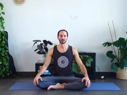 Wake Up & Flow: 8-Minute Morning Yoga