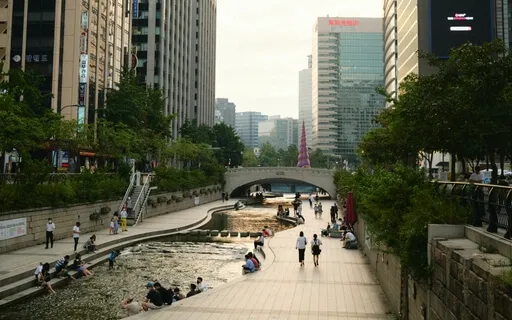 Walking Meditation: Being Fully Present In Seoul! Binaural