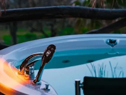 Warm Hot Tub Retreat (Binaural 3D Audio)