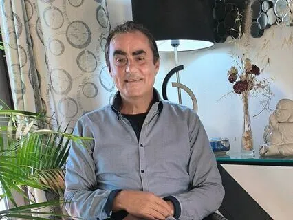 Watching The Breath On The Stage