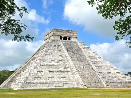 Water Ritual At The Sacred Pyramids Of Chichén Itzá (Live)