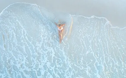 "Immersive Nature: Ocean Waves"