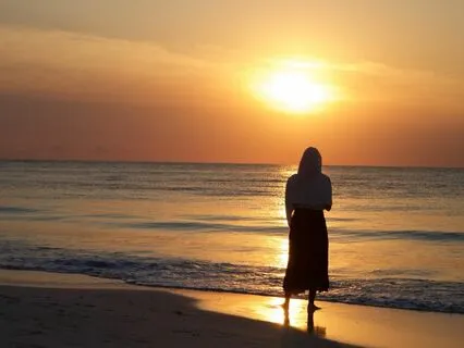 Waves Of Thought (Electronic And Relaxing)