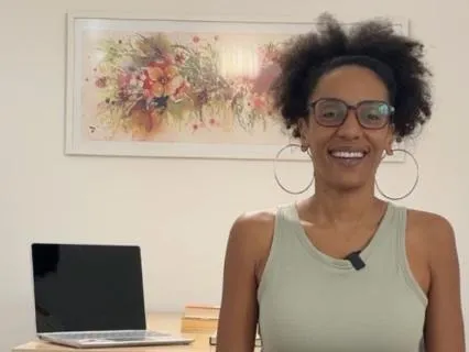 Yoga Before Work: 7-Minute Desk Stretch To Start Your Day