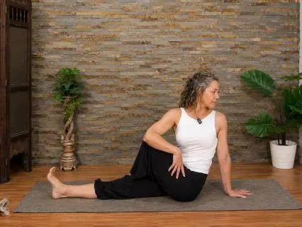 Yoga for Digestion | Gentle Flow for Gut Health & Detox