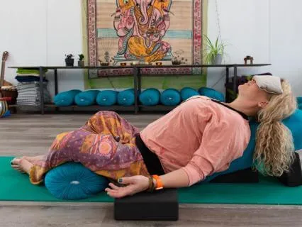 Yoga nidra med fokus på inre styrka (22 min)