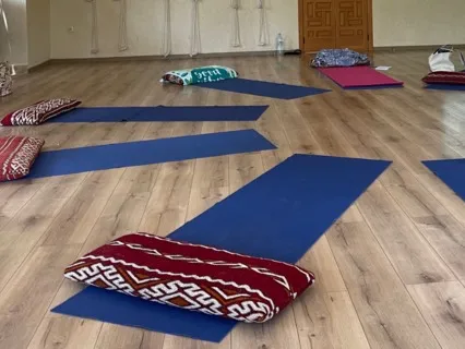 يوجا نيدرا لاحتواء الأمان الداخلي