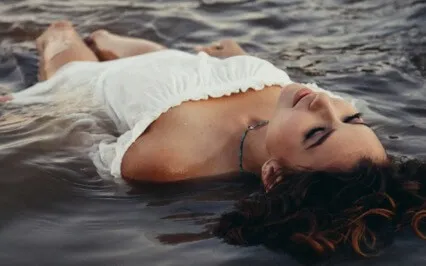 Zoe Hart featuring The *Ting* - Floating Away